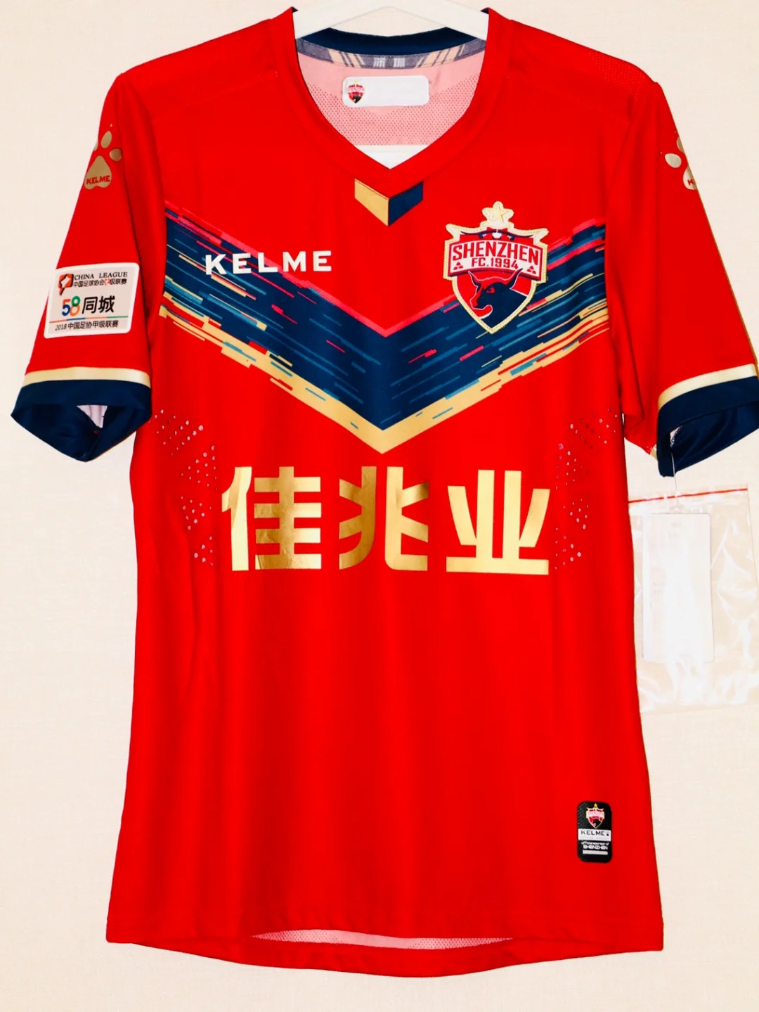 包含深圳佳兆业队员积极备战，为赢得关键胜利而拼搏的词条