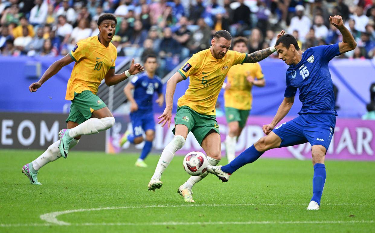 包含詹姆斯关键节点爆冷，澳大利亚队带队取胜！的词条