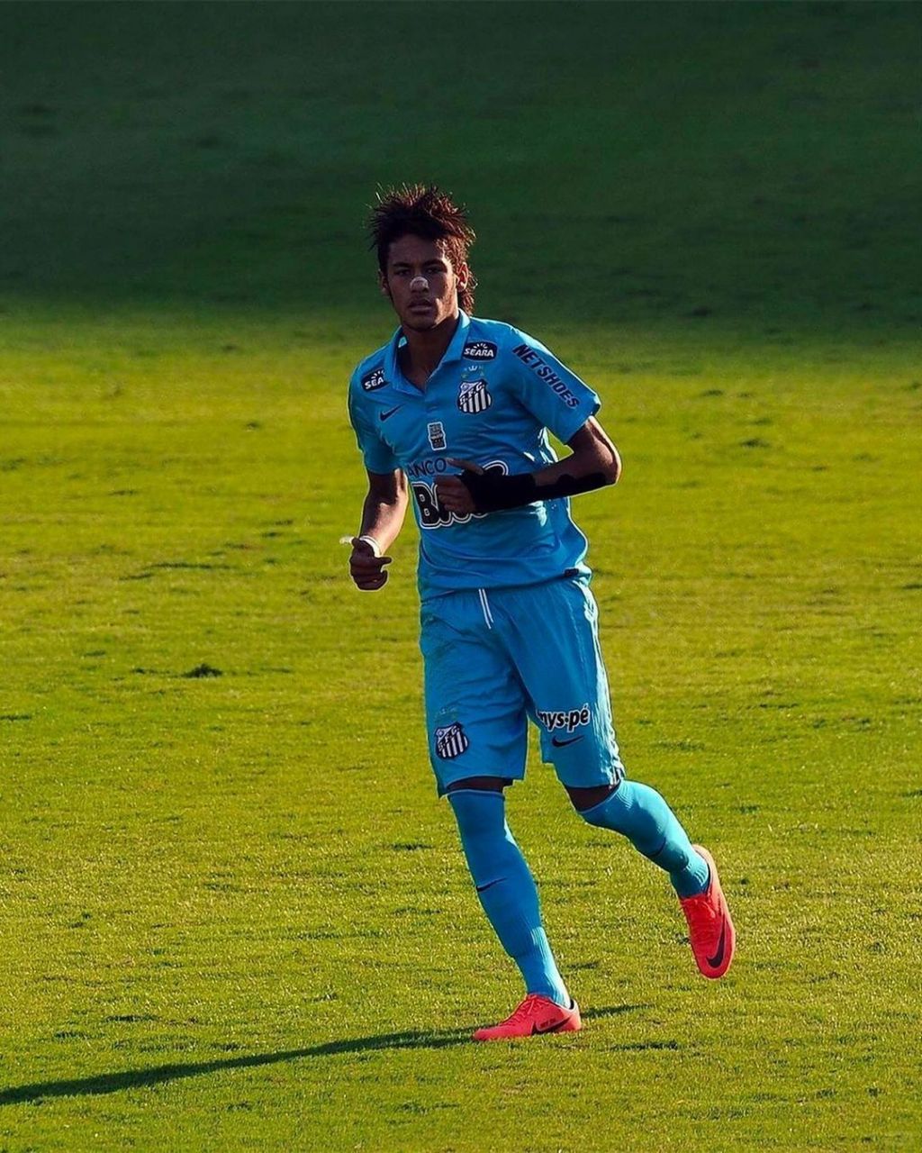 内马尔在FPX比赛中势不可挡,出色防守引发热议! 内马尔在FPX比赛中势不可挡,出色防守引发热议!