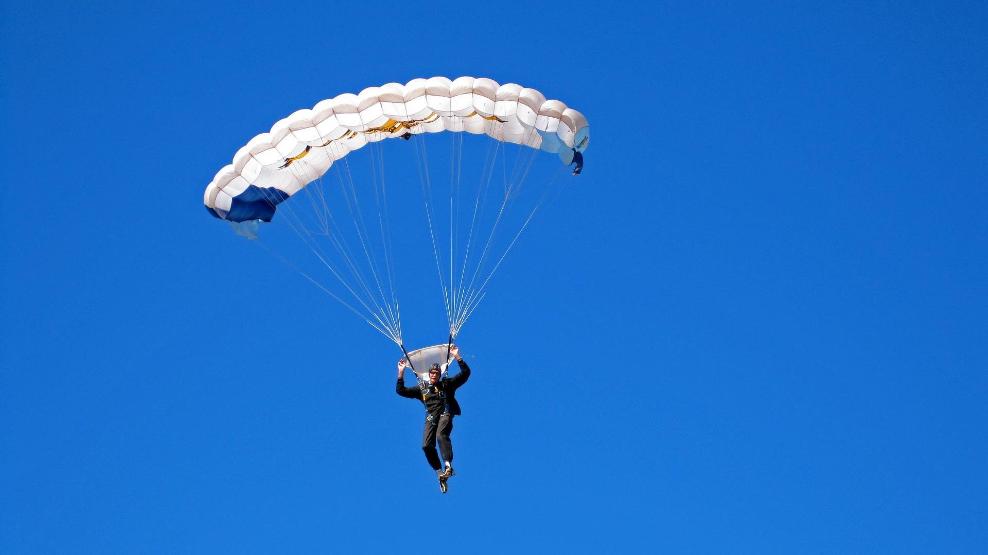 晋级下一阶段引爆全场!,Rookie意外战胜TES赛场气氛高涨