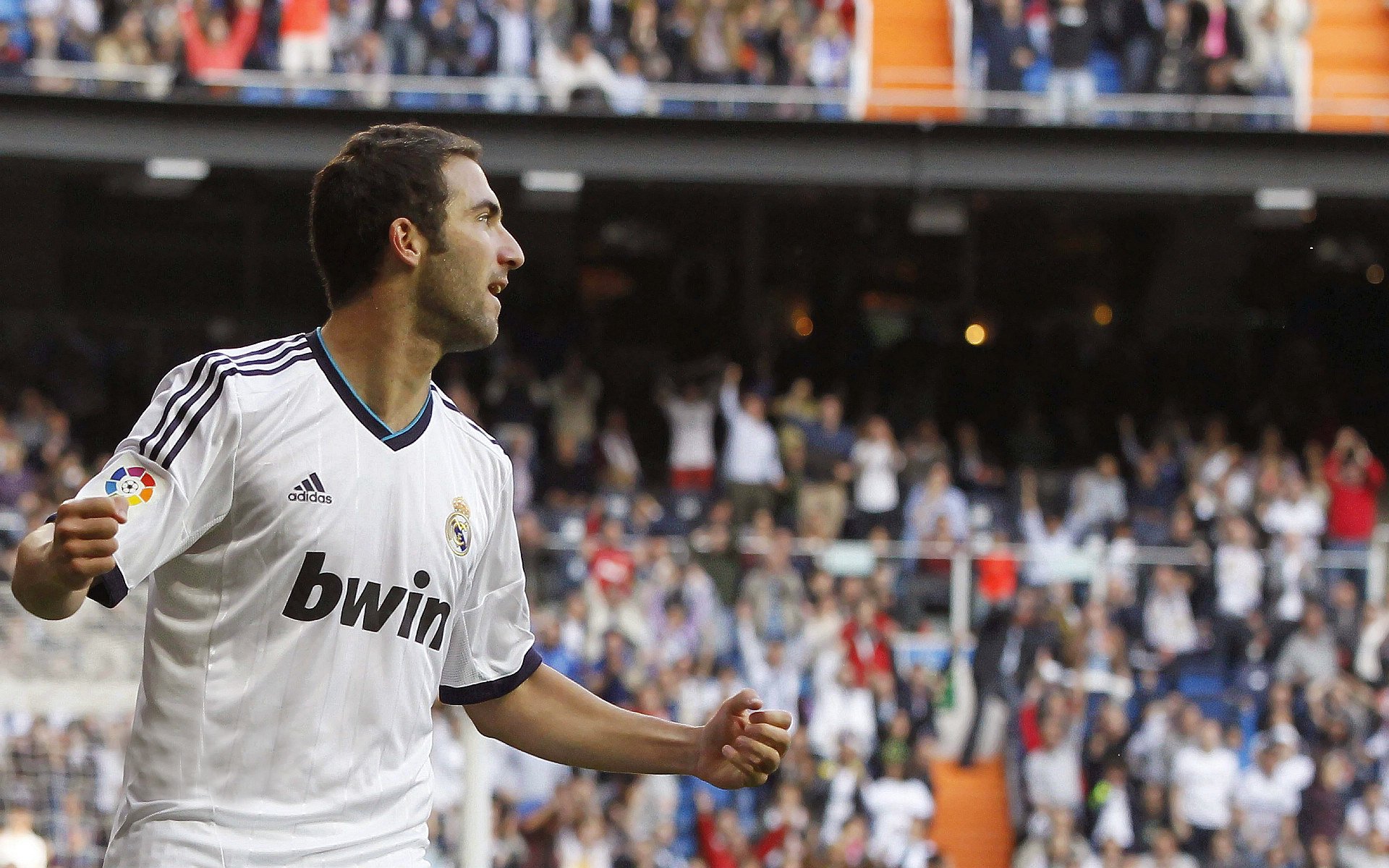 晋级下一阶段引爆全场!,Rookie意外战胜TES赛场气氛高涨